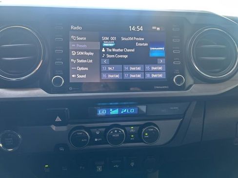 Used 2022 Toyota Tacoma TRD Off-Road w/ Technology Package image 10