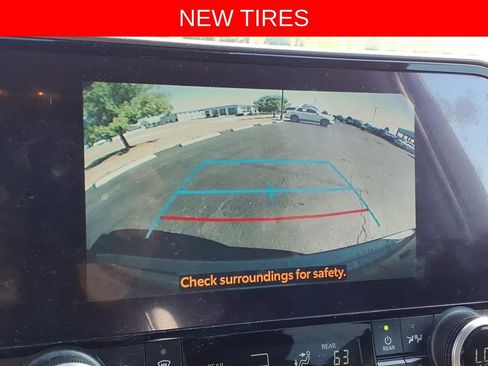 Used 2024 Toyota Highlander XLE AWD/4WD image 18