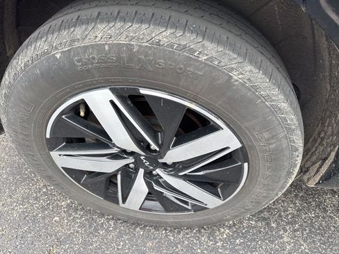 Used 2022 Kia Sorento EX w/ Panoramic Sunroof Package image 6