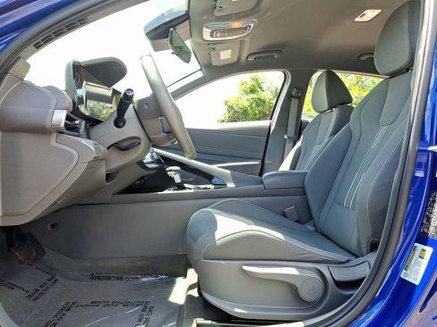 Used 2023 Hyundai Elantra SEL w/ Convenience Package FWD image 13