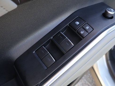 Used 2021 Toyota Highlander Limited image 12