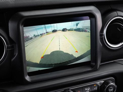 Used 2022 Jeep Wrangler Unlimited Sahara AWD/4WD image 31