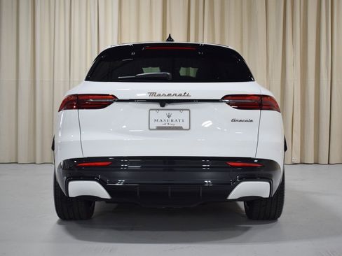New 2025 Maserati Grecale Folgore image 16