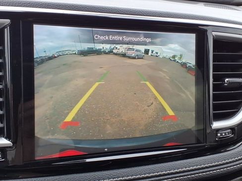 Used 2024 Chrysler Pacifica Limited FWD image 16