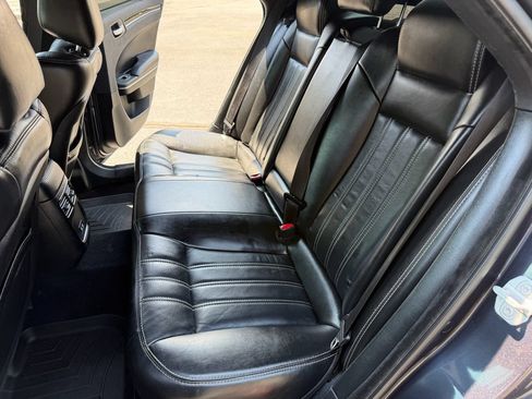 Used 2019 Chrysler 300 S AWD/4WD image 20