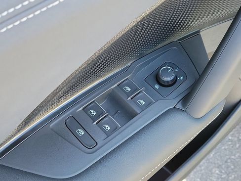 New 2026 Volkswagen Tiguan SE R-Line AWD/4WD image 16
