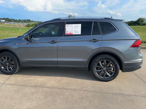 Used 2023 Volkswagen Tiguan SE FWD image 6