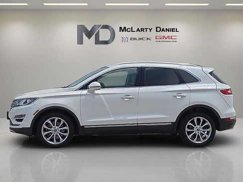 Used 2017 Lincoln MKC Select w/ Select Plus Package FWD image 2