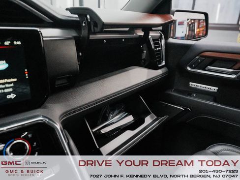 Used 2023 GMC Sierra 1500 Denali w/ Denali Reserve Package image 18