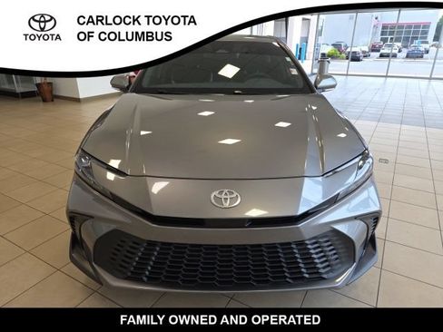 Used 2025 Toyota Camry SE FWD image 5