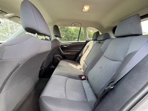 Used 2022 Toyota RAV4 XLE AWD/4WD image 25