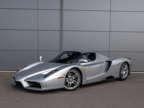 Used 2003 Ferrari Enzo RWD image 2