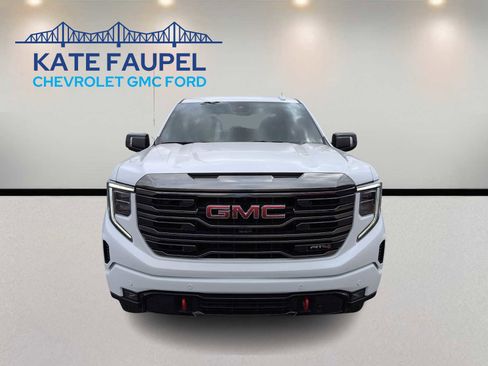 Used 2023 GMC Sierra 1500 AT4 image 2