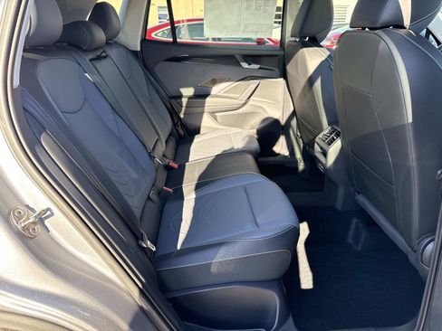 Used 2025 Volkswagen Tiguan SE image 19