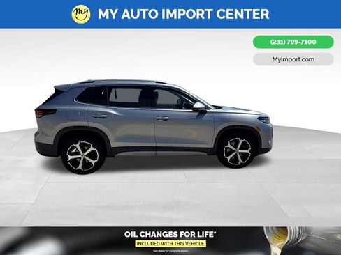 Used 2025 Volkswagen Tiguan SE AWD/4WD image 8