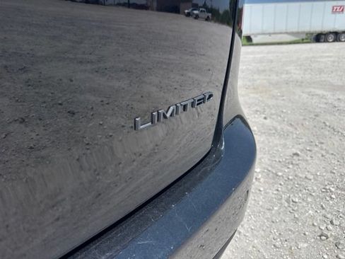 Used 2025 Chrysler Pacifica Limited FWD image 10
