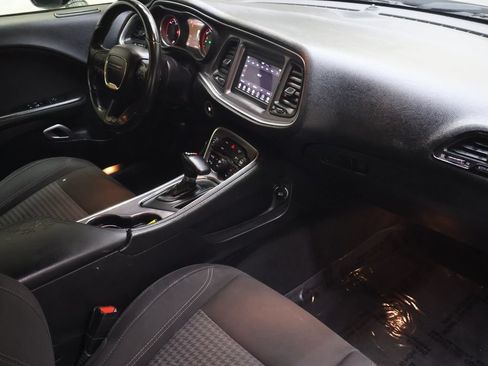 Used 2018 Dodge Challenger R/T RWD image 10