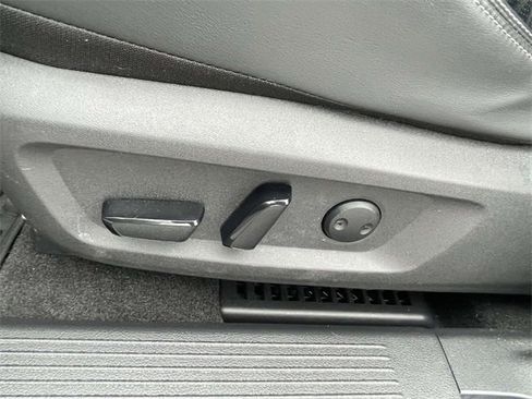 Used 2022 Nissan Rogue Platinum w/ Head-Up Display Package image 15