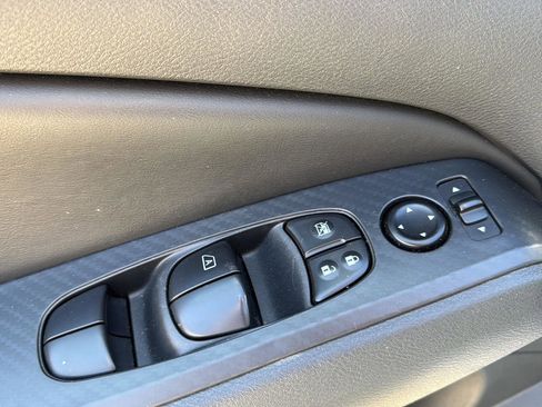 Used 2024 Nissan Altima 2.5 SV image 12