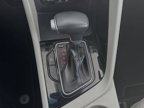 Used 2018 Kia Niro EX image 23