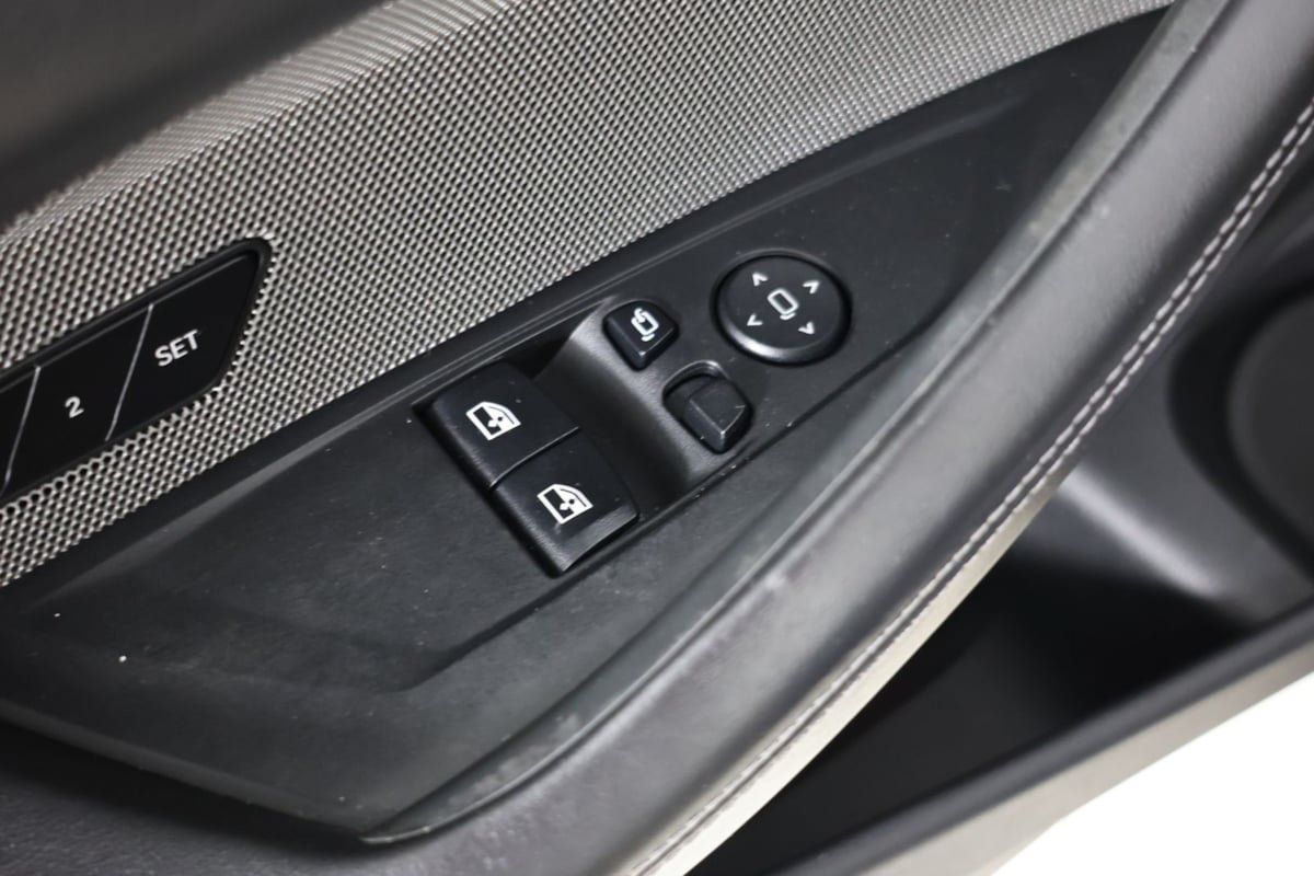 Used 2021 BMW M4 Competition w/ Executive Package RWD image 21