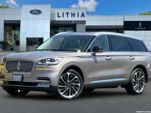 Certified 2020 Lincoln Aviator Reserve w/ Equipment Group 202A AWD/4WD image 1