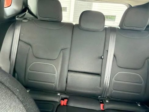 Used 2018 Jeep Renegade Latitude w/ Cold Weather Group AWD/4WD image 16