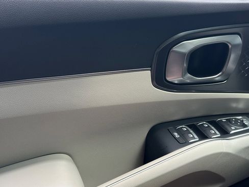 Certified 2023 Kia Sorento EX AWD/4WD image 11