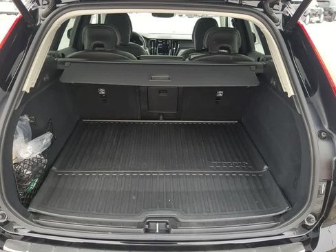 Certified 2025 Volvo XC60 T8 Core w/ Protection Package Premier image 31