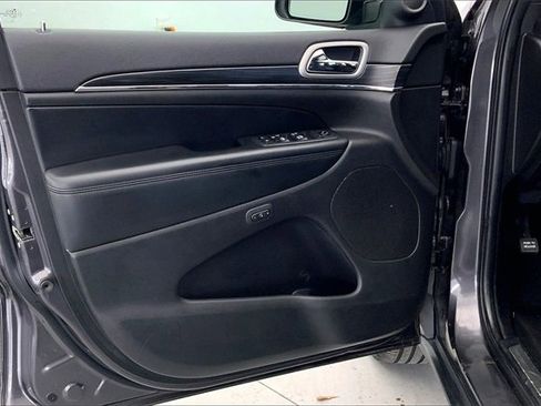Used 2020 Jeep Grand Cherokee Limited image 23