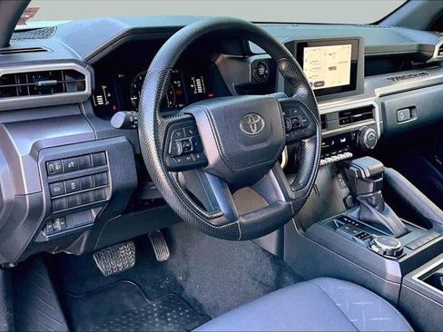 Certified 2025 Toyota Tacoma SR5 AWD/4WD image 18
