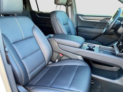 Used 2024 GMC Acadia Elevation w/ Black Edition image 31