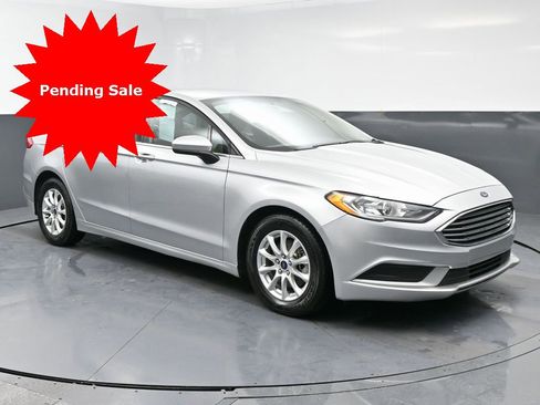 Used 2018 Ford Fusion S image 3