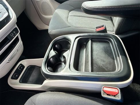 Used 2017 Chrysler Pacifica Touring Plus w/ Tire & Wheel Group image 18