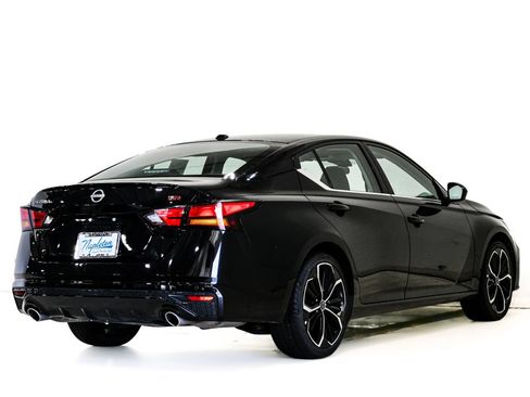 Used 2024 Nissan Altima 2.5 SR FWD image 6