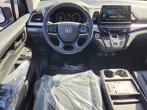 New 2026 Honda Odyssey Touring image 11