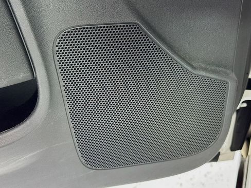 Used 2013 Dodge Challenger R/T image 21