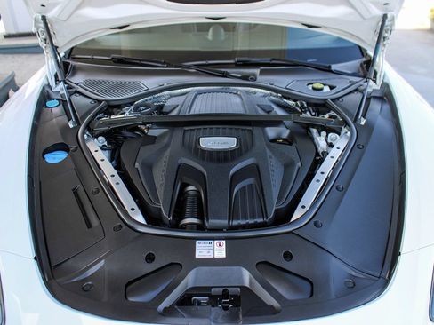 Used 2020 Porsche Panamera image 11