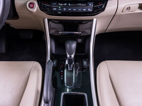 Used 2017 Honda Accord Touring image 28