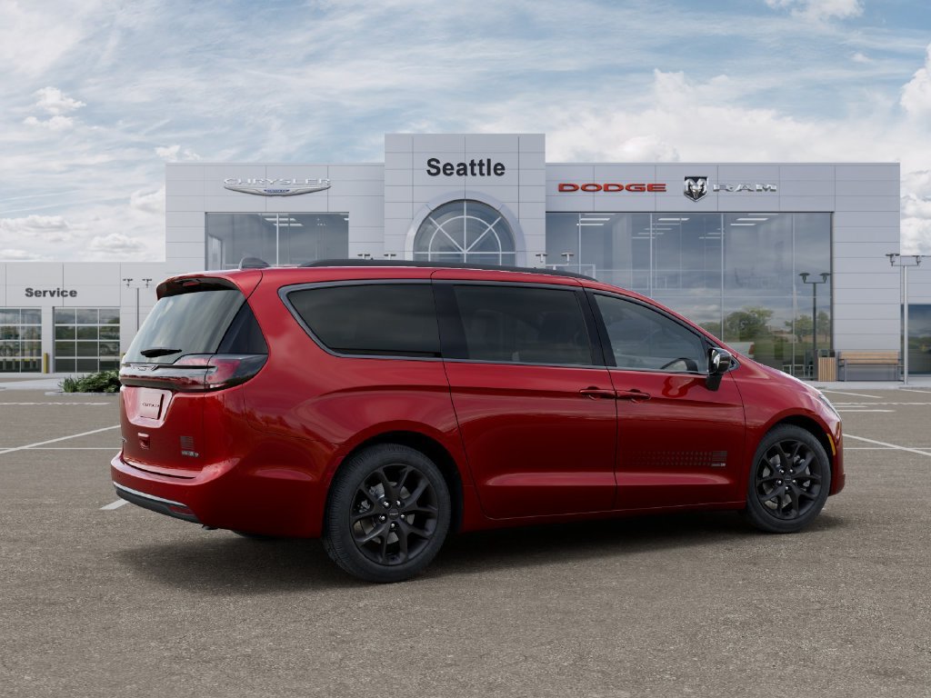 New 2027 Chrysler Pacifica Select AWD/4WD image 5