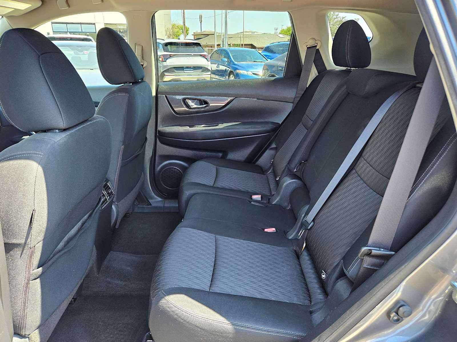 Used 2018 Nissan Rogue SV FWD image 18