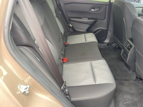 Used 2024 Nissan Rogue SV FWD image 18