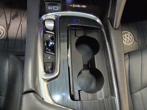 Used 2023 Buick Enclave Essence image 27