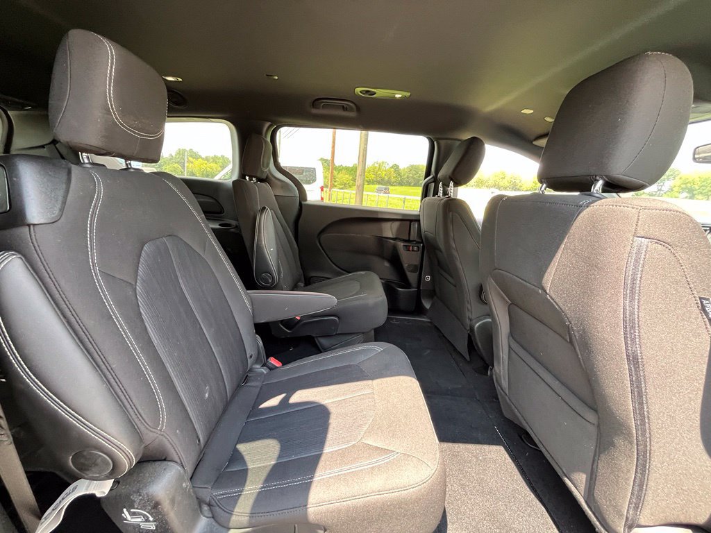 Used 2024 Chrysler Pacifica Touring FWD image 31