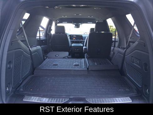 Used 2025 Chevrolet Tahoe RST w/ RST Performance Edition AWD/4WD image 38