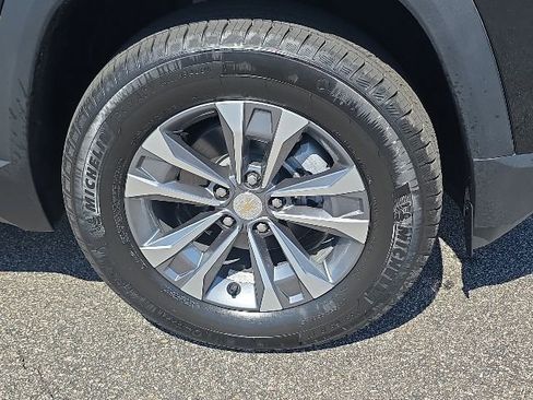 New 2026 Chevrolet Equinox LT w/ Convenience Package II AWD/4WD image 9