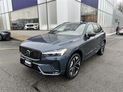 New 2026 Volvo XC60 B5 Plus w/ Climate Package image 4