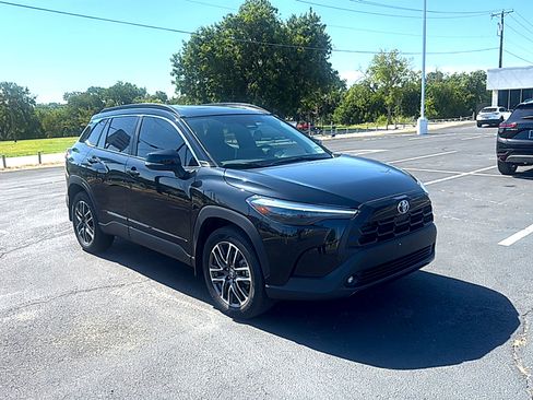 Used 2026 Toyota Corolla Cross XLE w/ Convenience Package AWD/4WD image 4