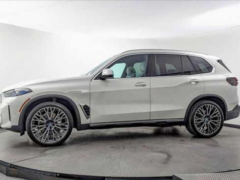 Used 2024 BMW X5 xDrive40i w/ Premium Package AWD/4WD image 3