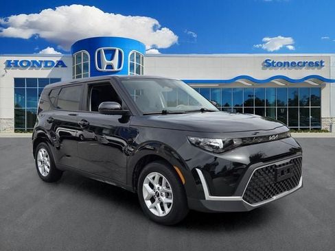 Used 2025 Kia Soul LX w/ LX Technology Package FWD image 1